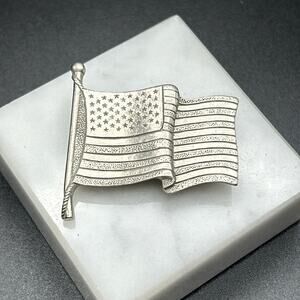 Longaberger American Flag Brooch pin Pendant #B07 Made in USA.